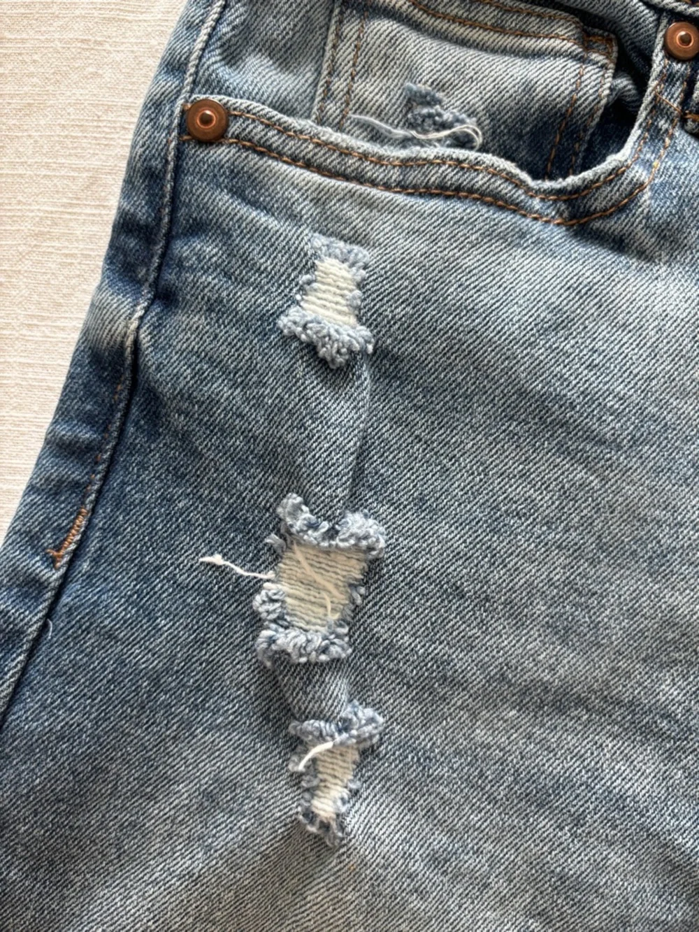 BCBGeneration Skater Straight Jeans in Light Blue Wash - Picture 5 of 8